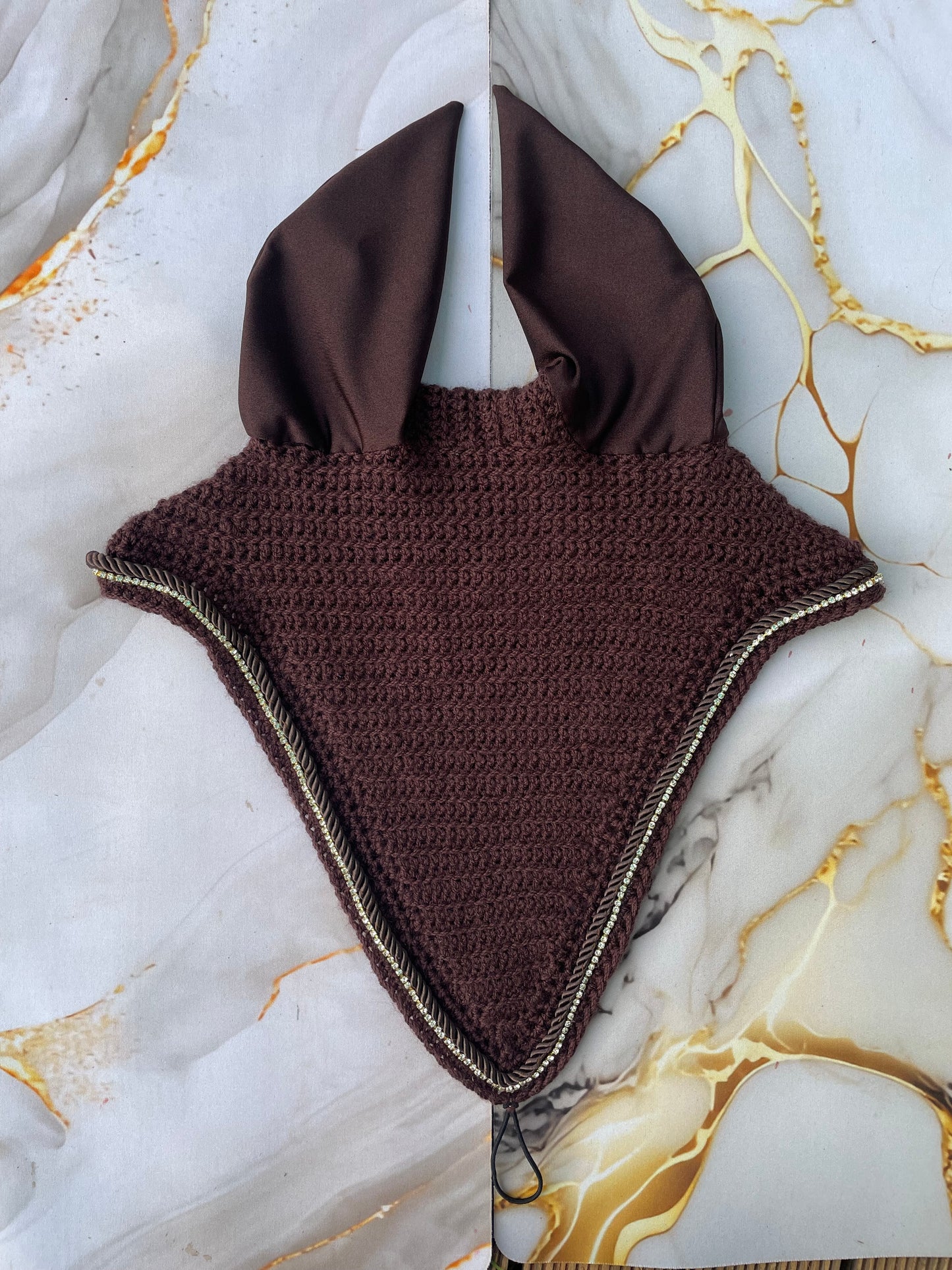 Brown Bonnet tie down