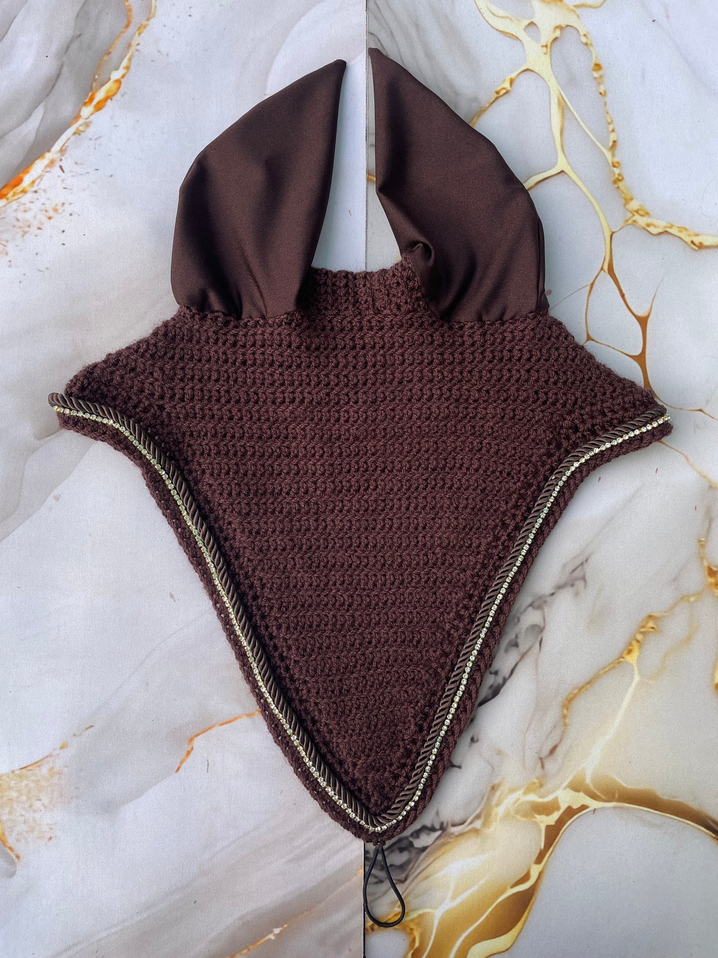 Brown Bonnet tie down