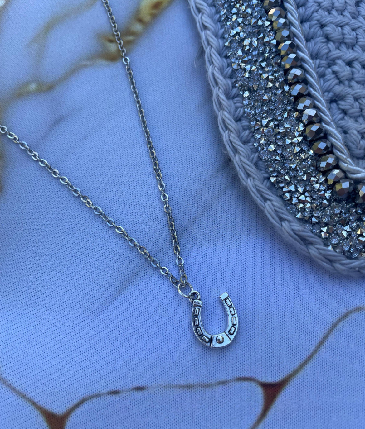 Lucky horse shoe necklace silver